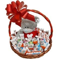 Корзина сладостей с мишкой от Delivery Gift.