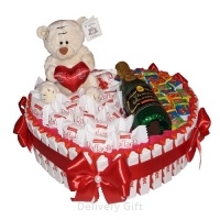 Сердце из киндер шоколада с мишкой Тедди от Delivery Gift.