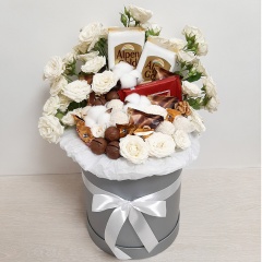 Букет из роз с конфетами от Delivery Gift.