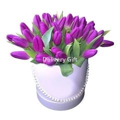 Букет фиолетовых тюльпанов от Delivery Gift.