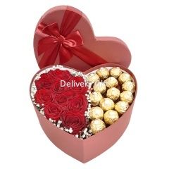 Сердце из роз с конфетами от Delivery Gift.