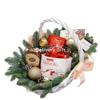 Корзина с конфетами на новый от Delivery Gift.