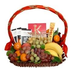 Фрукты с конфетами Любимой от Delivery Gift.