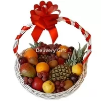 Фруктовая корзина с ананасами от Delivery Gift.