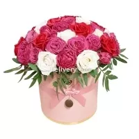 Коробка кустовых роз от Delivery Gift.